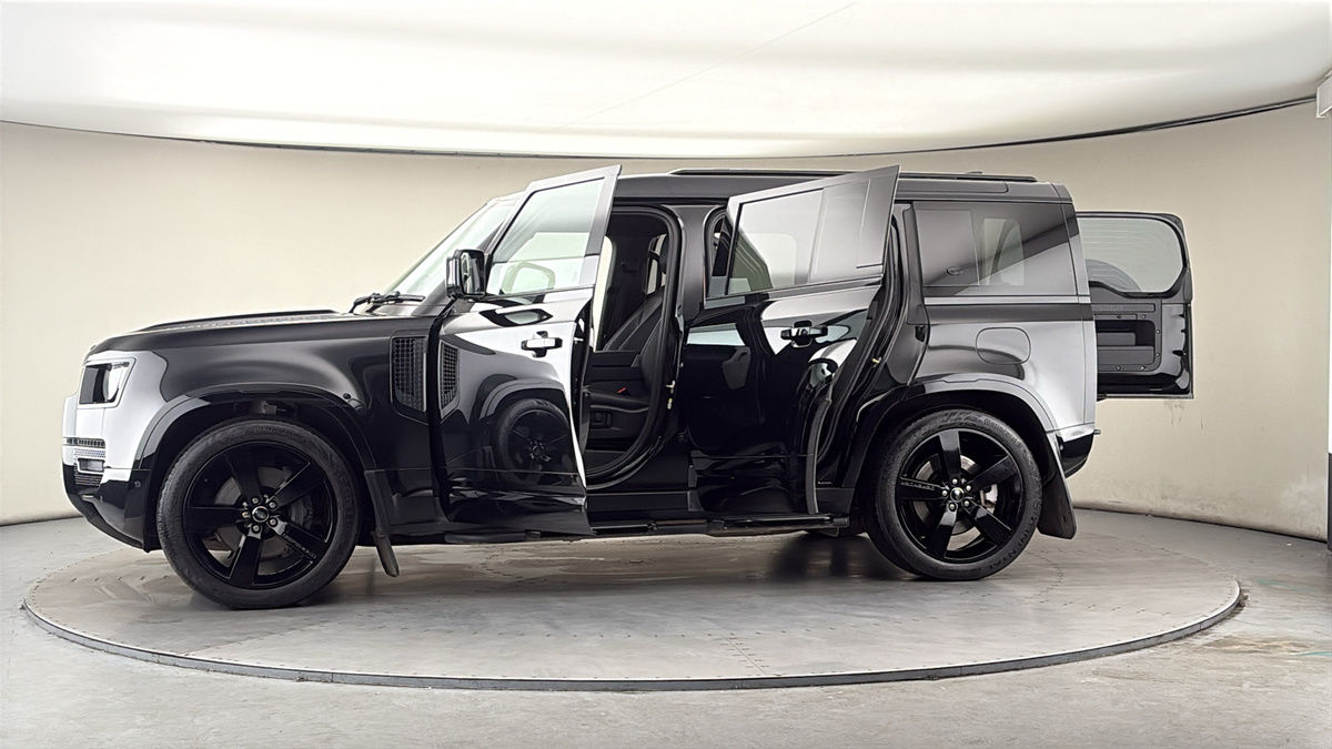 More views of Land Rover Defender 110