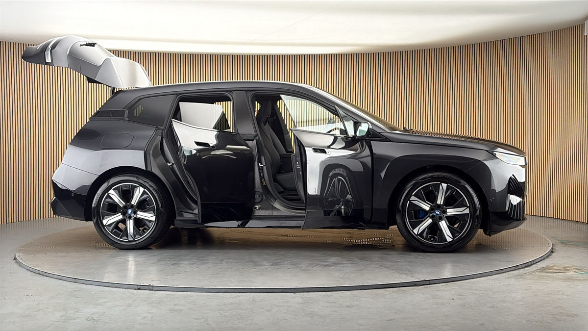 More views of BMW iX