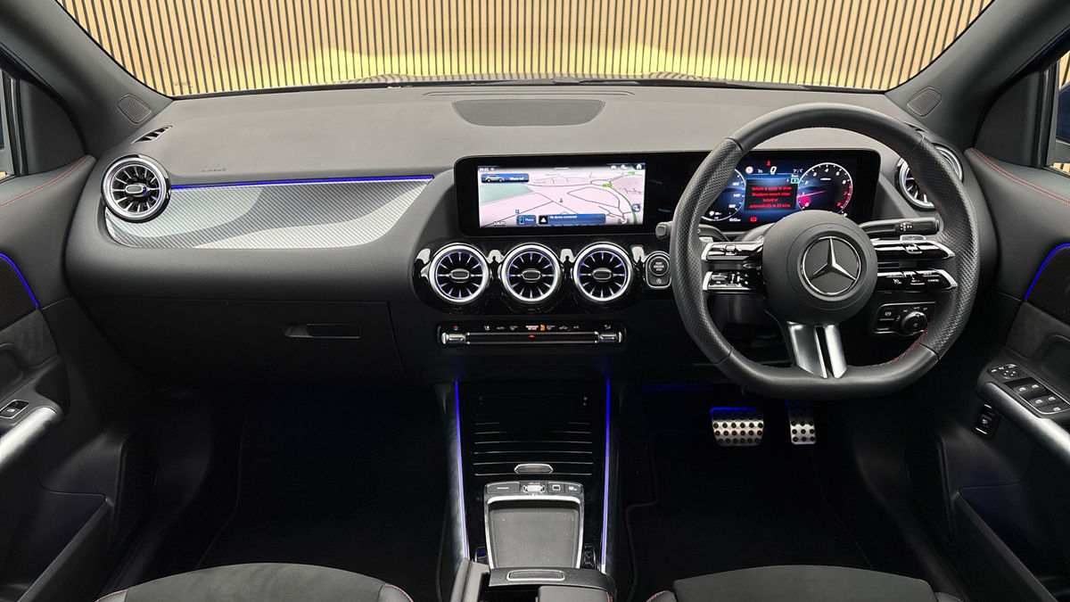 Mercedes-Benz GLA Image 12