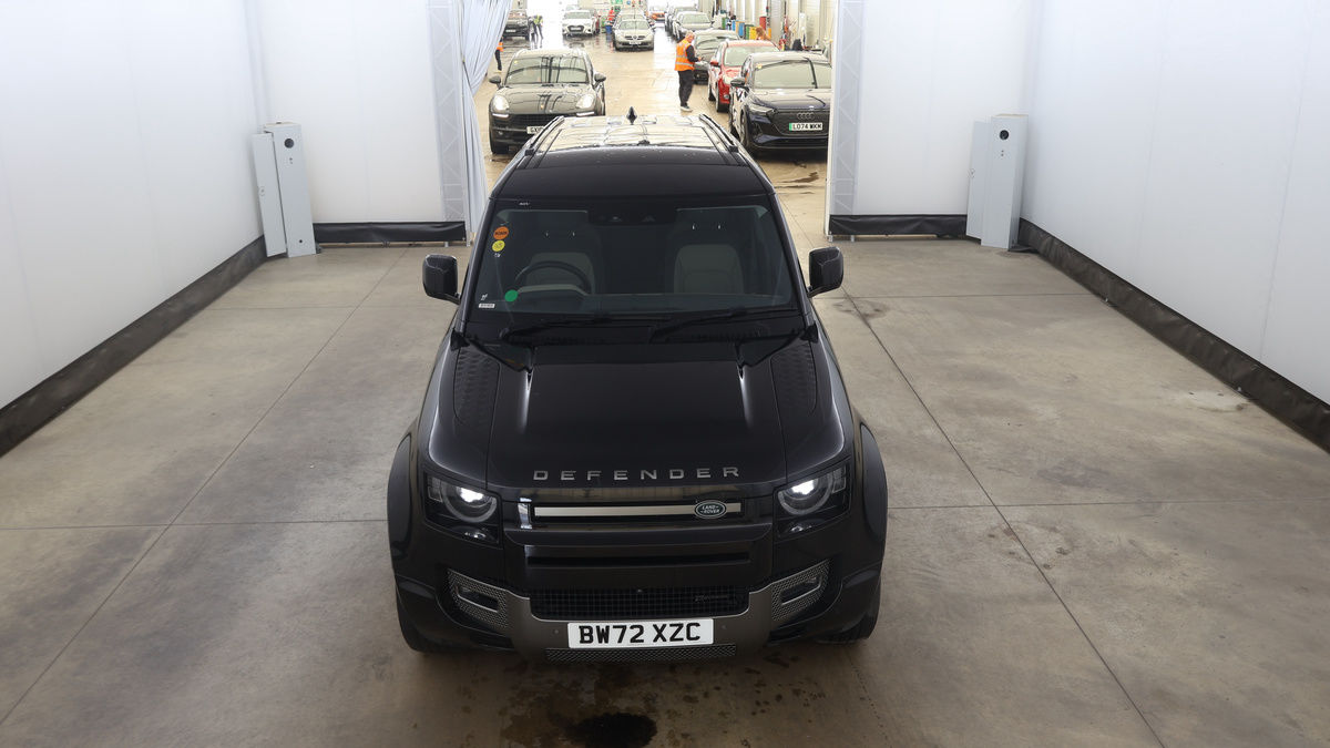 Land Rover Defender 110 Image 8