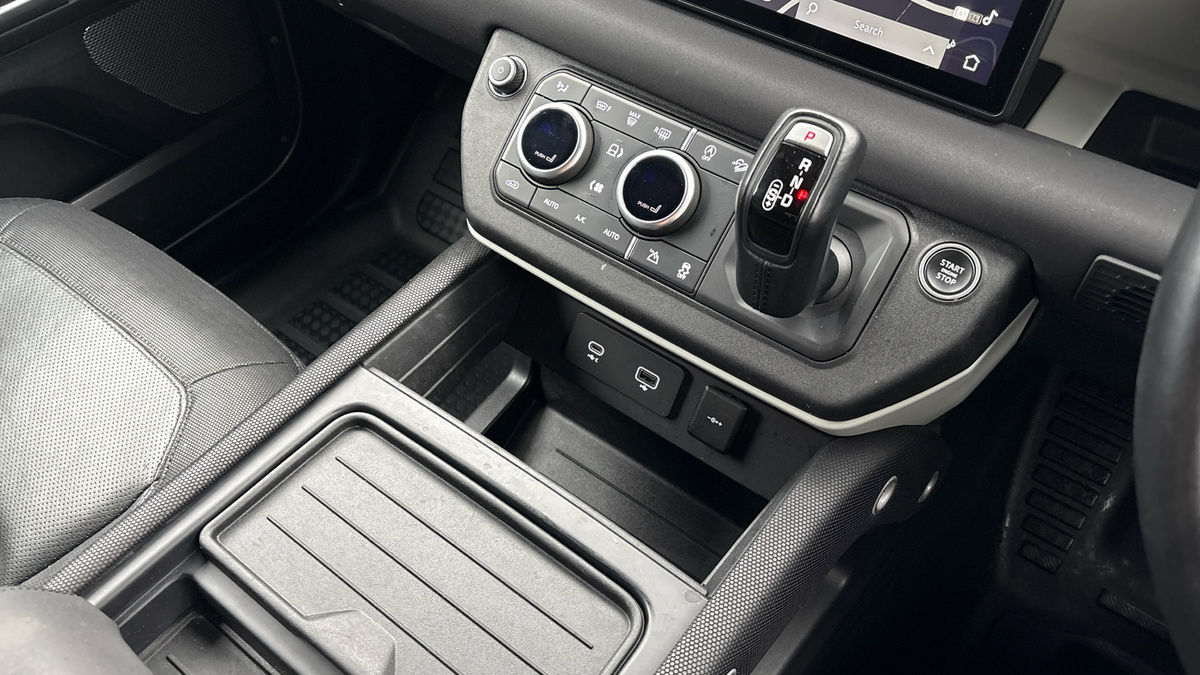 Land Rover Defender 90 Image 18