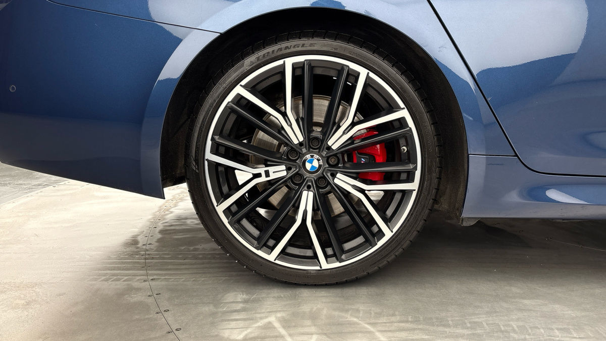 BMW 5 Series Image 10