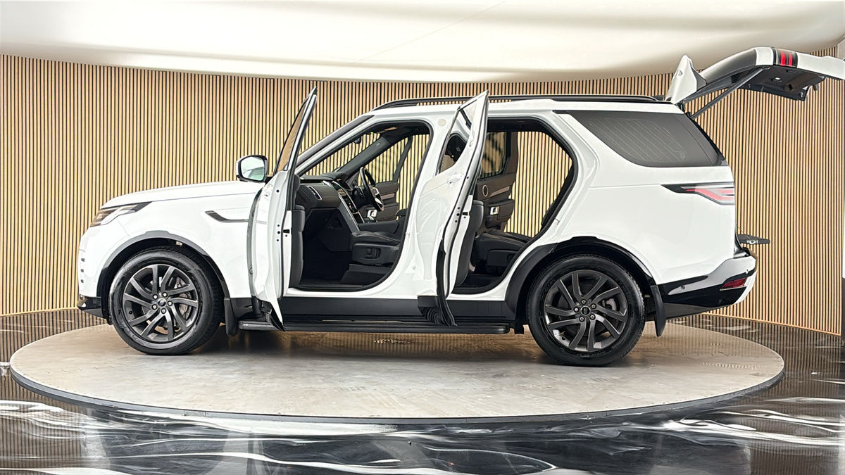 More views of Land Rover Discovery