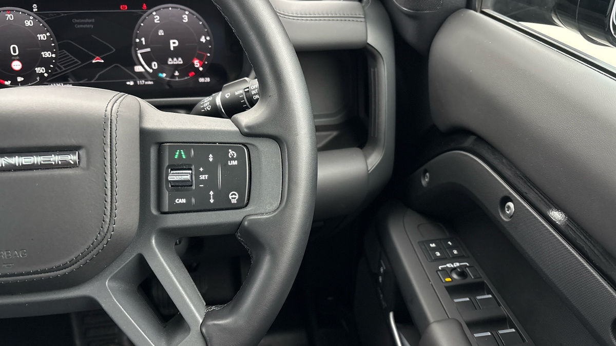 Land Rover Defender 110 Urban Image 14