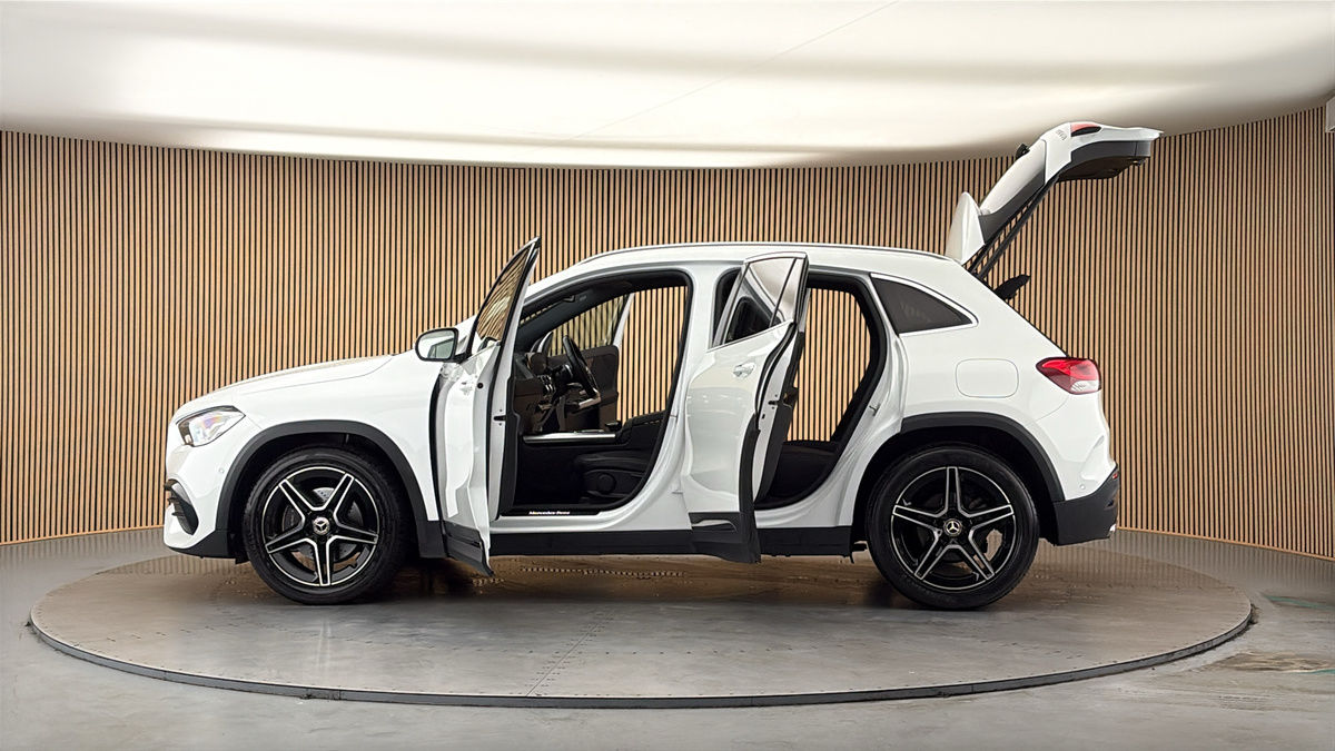 More views of Mercedes-Benz GLA