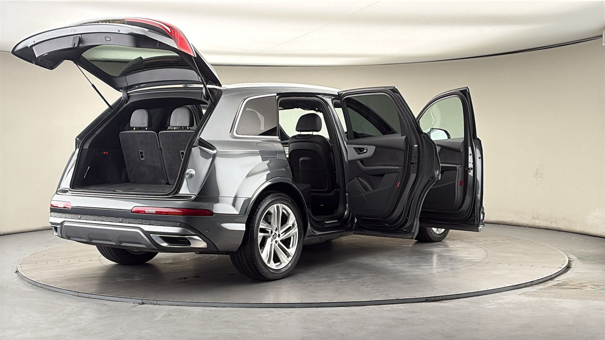 More views of Audi Q7