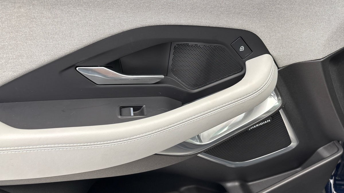 Jaguar E-PACE Image 19