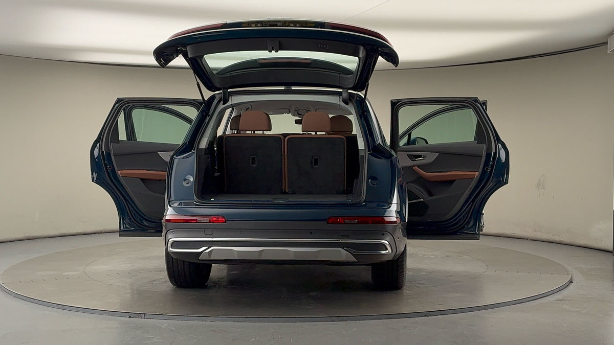 More views of Audi Q7