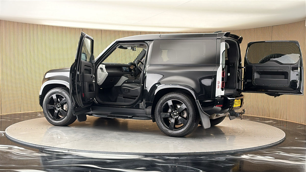More views of Land Rover Defender 90