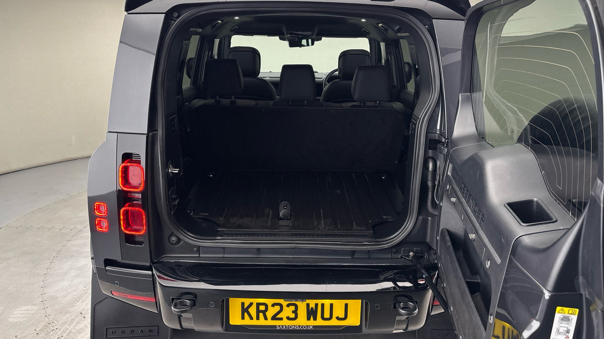 Land Rover Defender 110 Urban Image 11