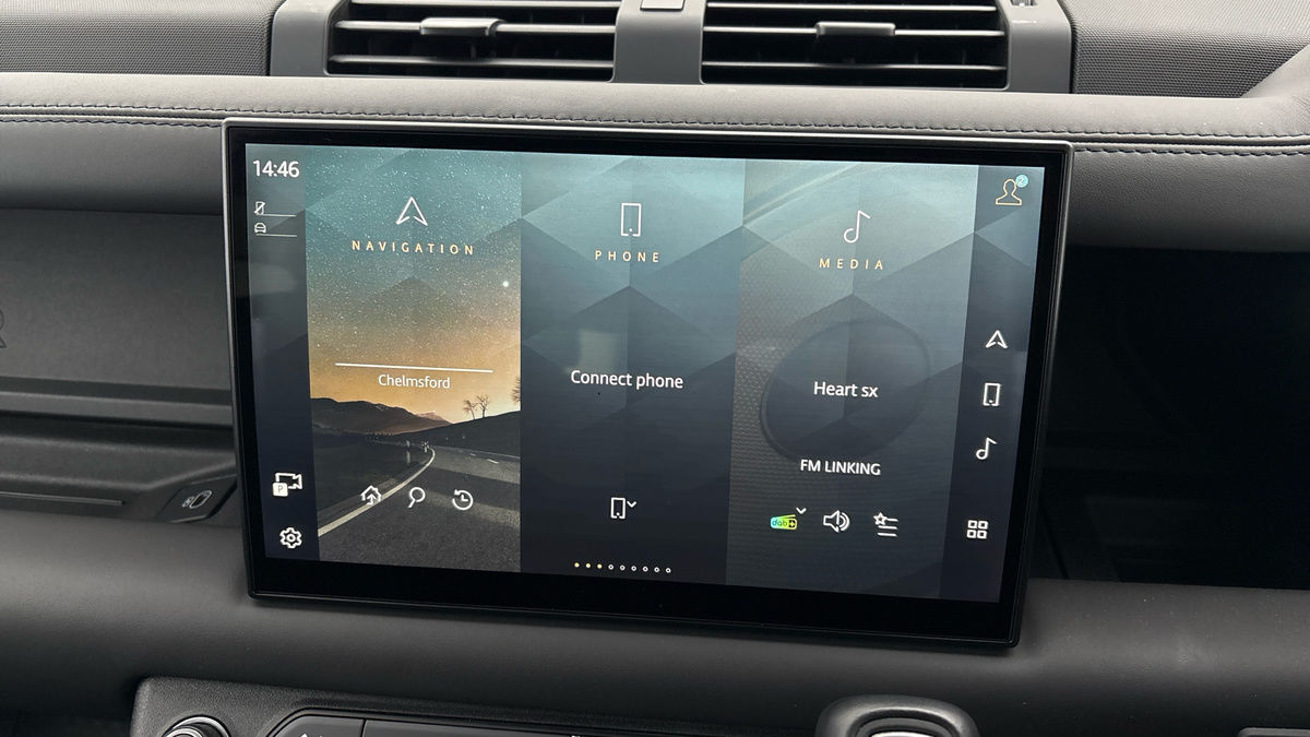 Land Rover Defender 110 Image 34