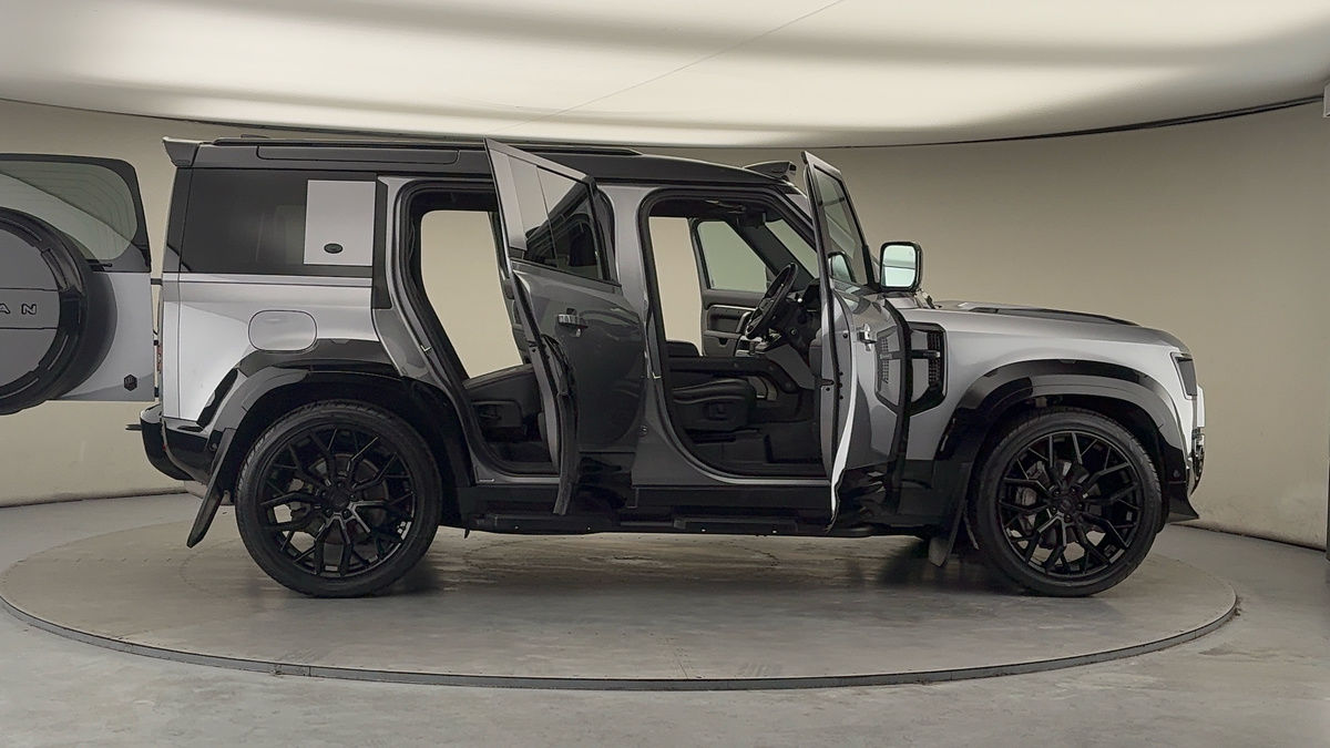 More views of Land Rover Defender 110