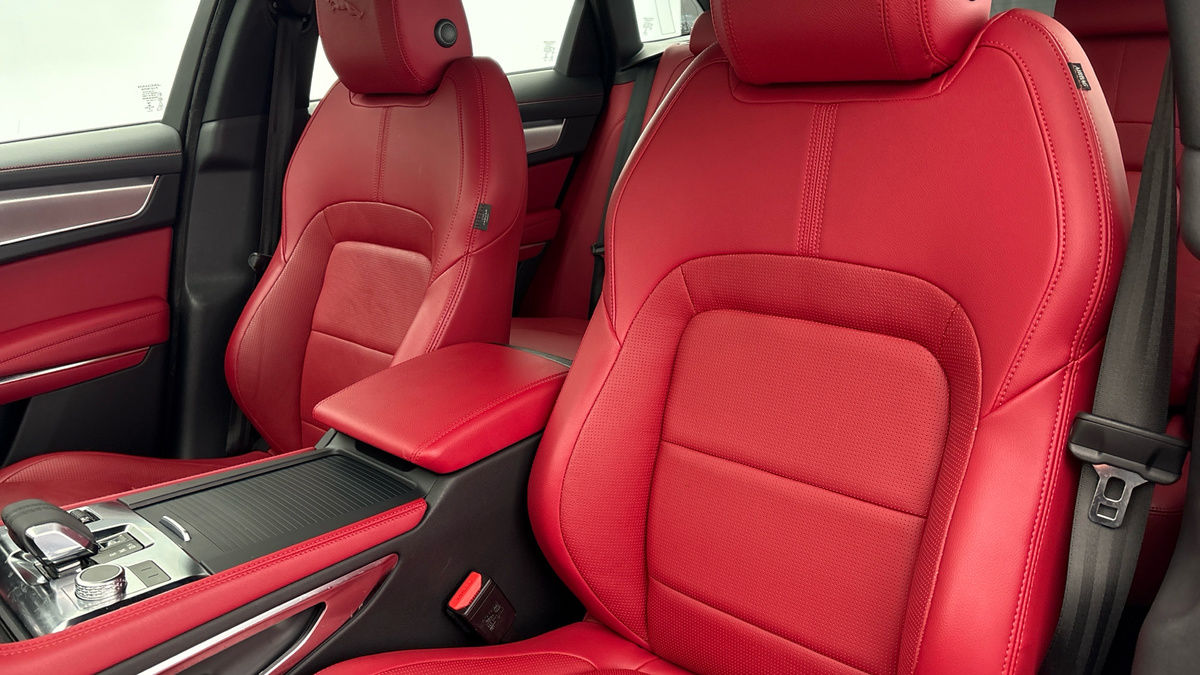 Jaguar F-PACE Image 7