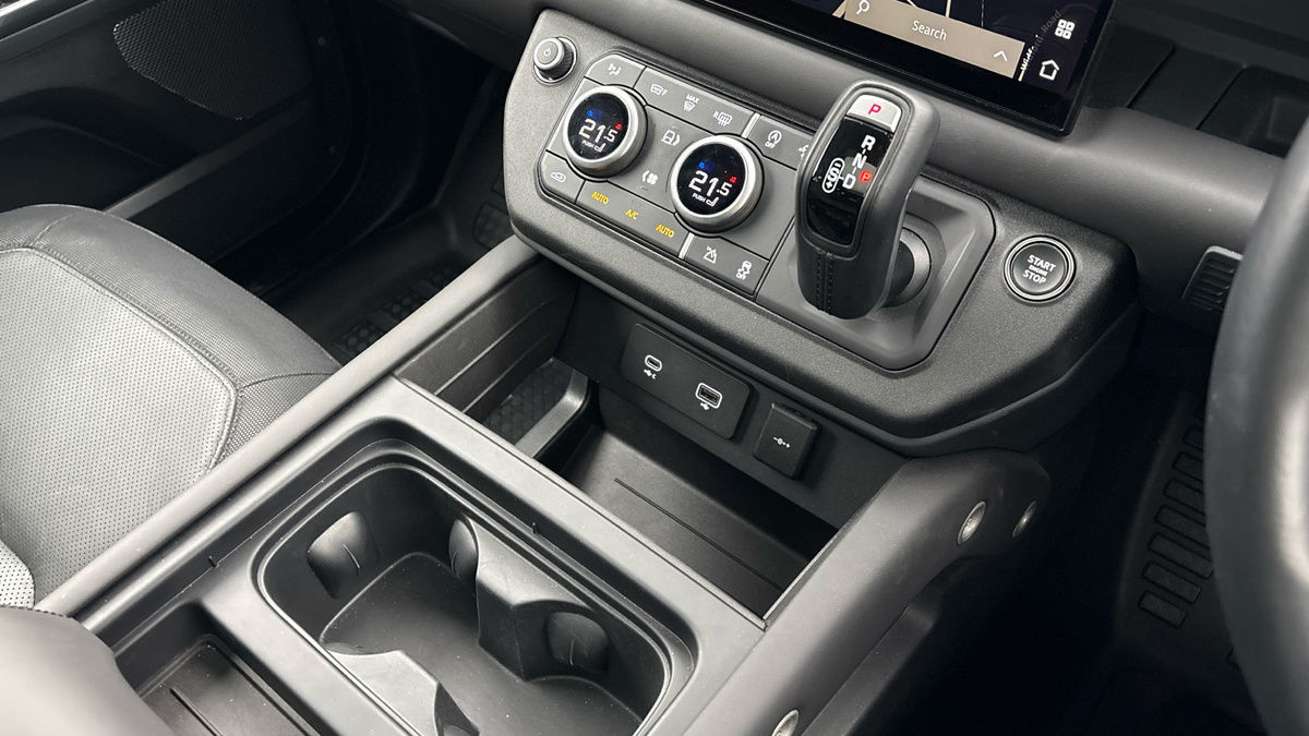 Land Rover Defender 110 Image 18