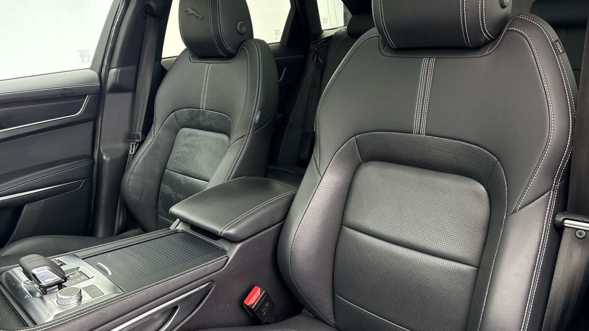 Jaguar F-PACE Image 7