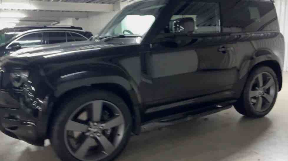 More views of Land Rover Defender 90