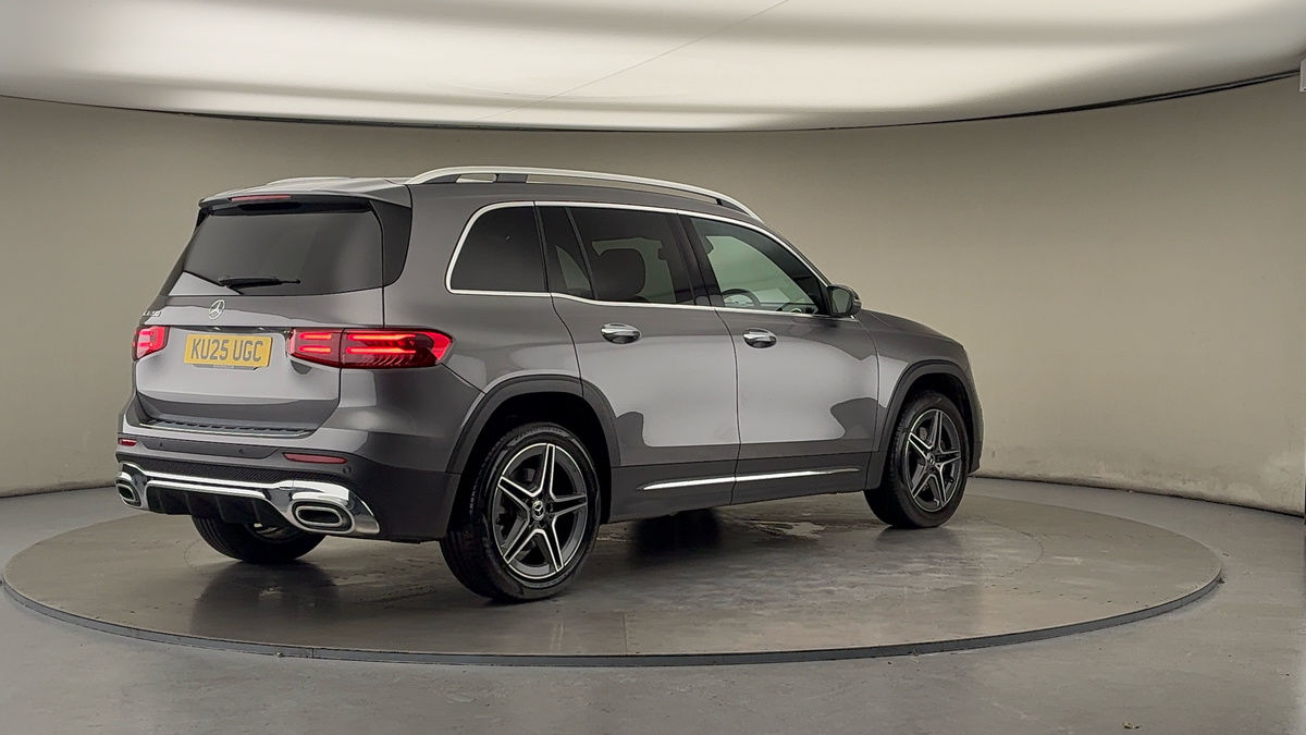 Mercedes-Benz GLB Image 21