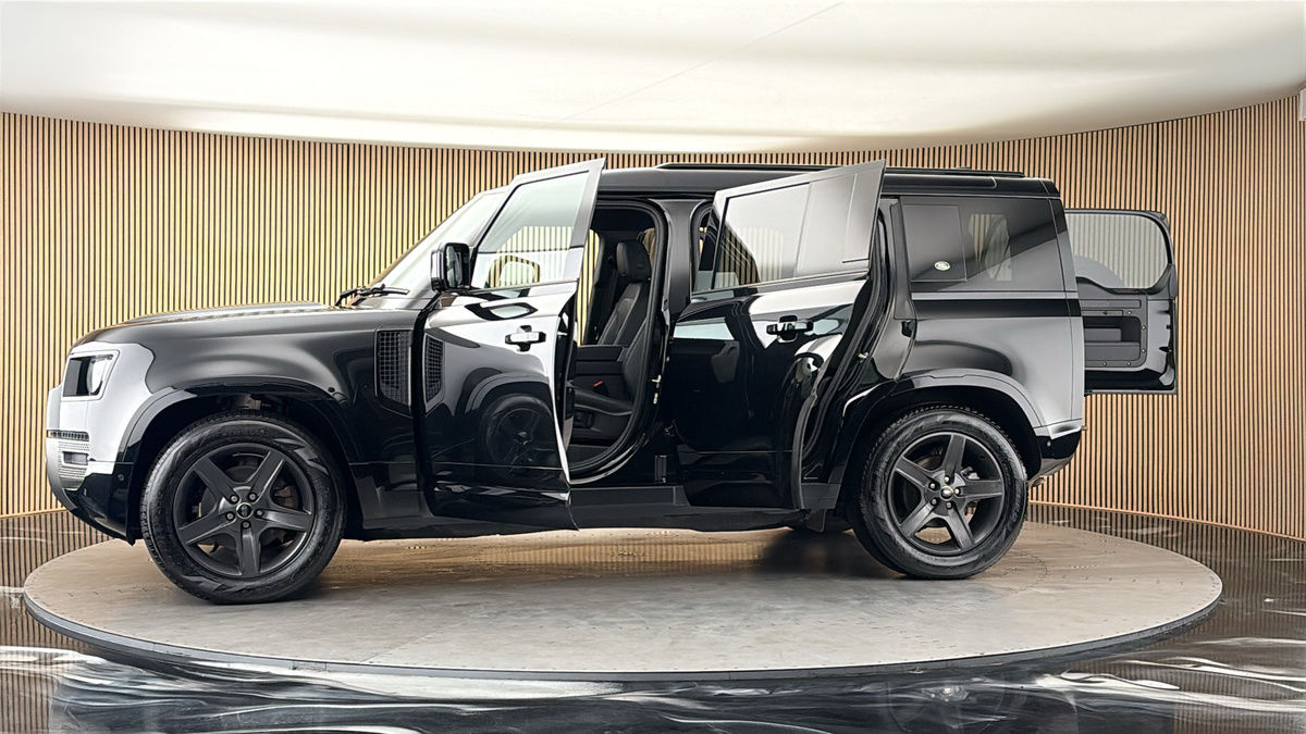 More views of Land Rover Defender 110