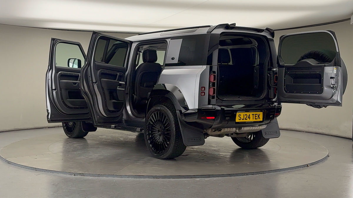 More views of Land Rover Defender 110