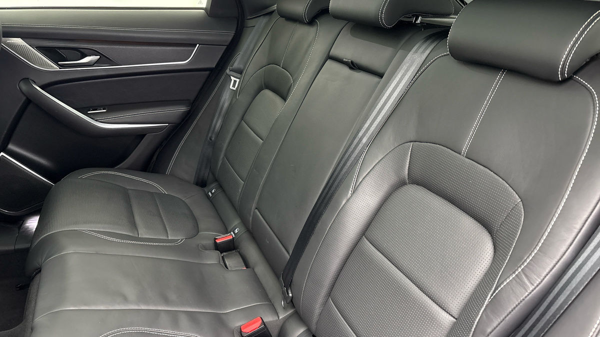 Jaguar F-PACE Image 8