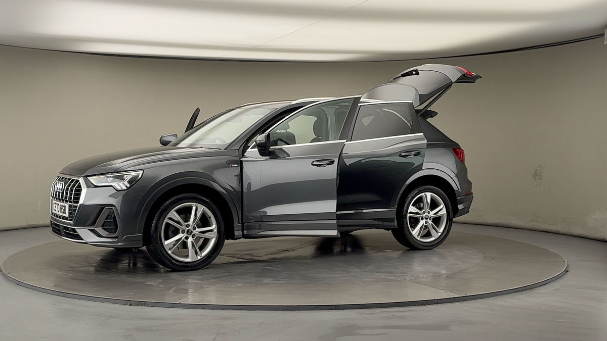 More views of Audi Q3