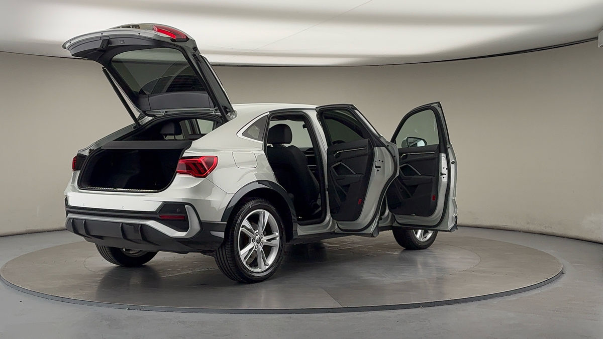 More views of Audi Q3