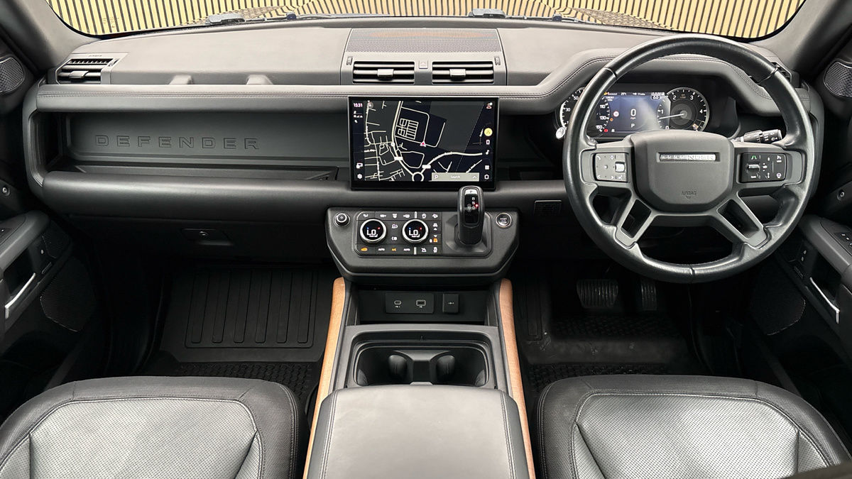 Land Rover Defender 110 Image 12