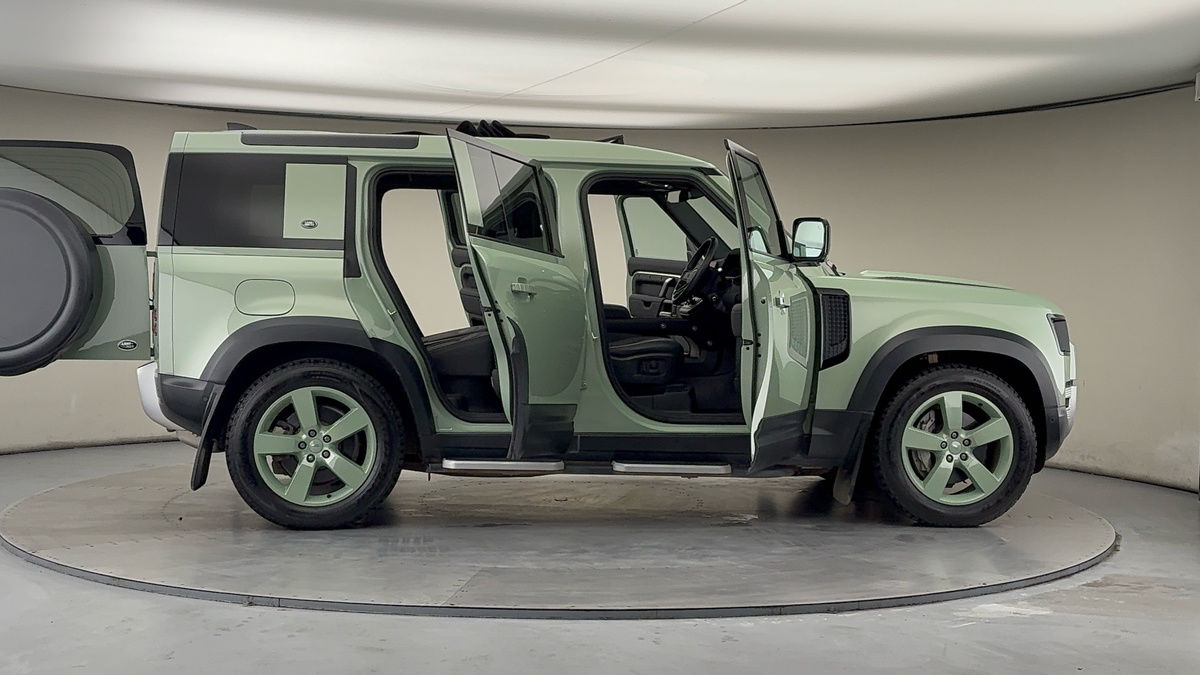 More views of Land Rover Defender 110