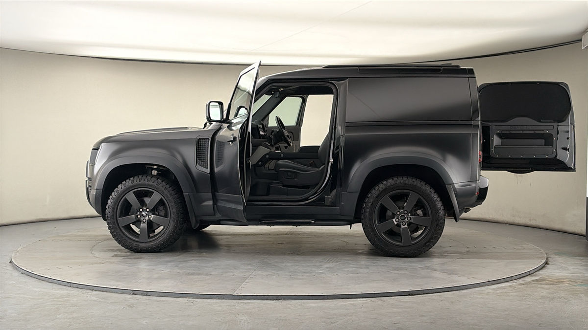 More views of Land Rover Defender 90