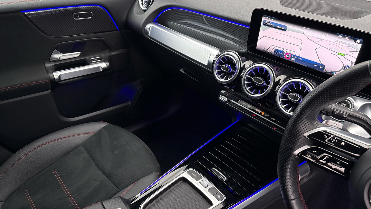 Mercedes-Benz GLB Image 18