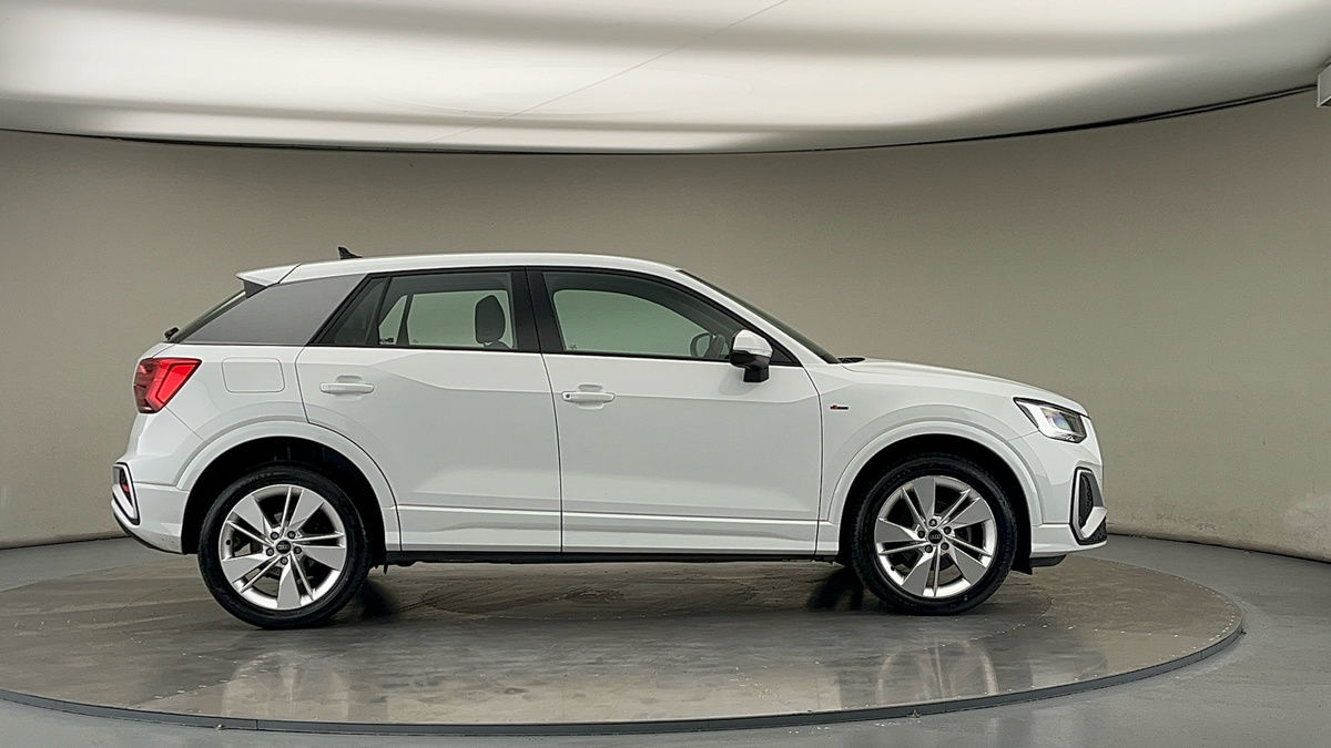 Audi Q2 Image 16