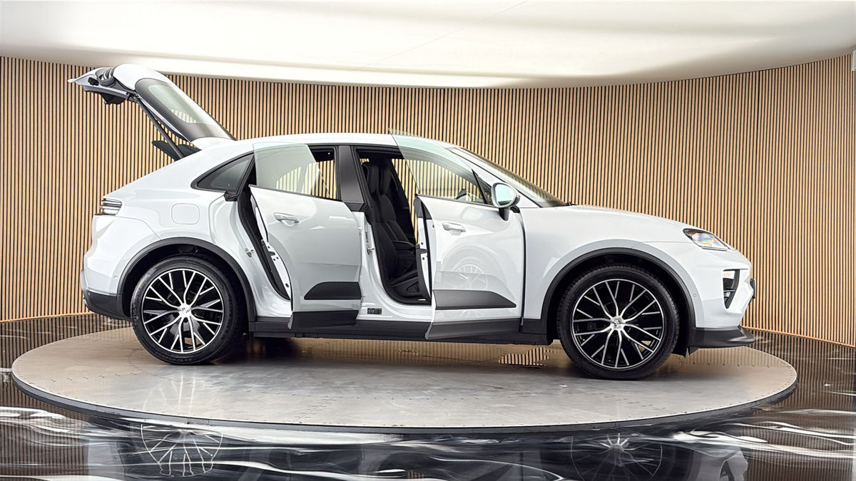 More views of Porsche Macan