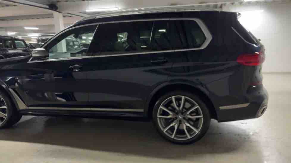 More views of BMW X7