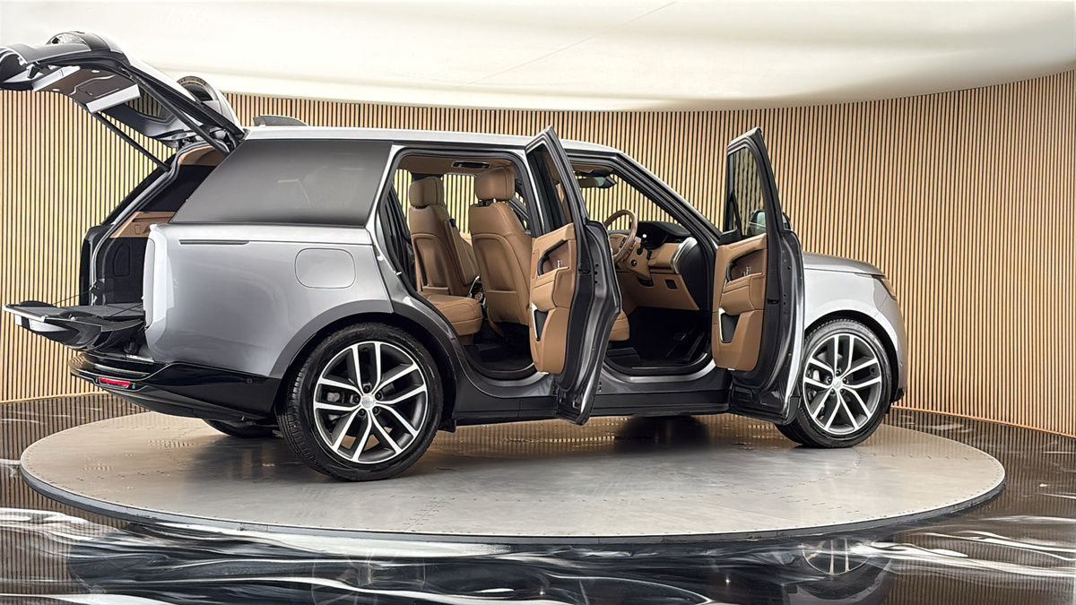 More views of Land Rover Range Rover