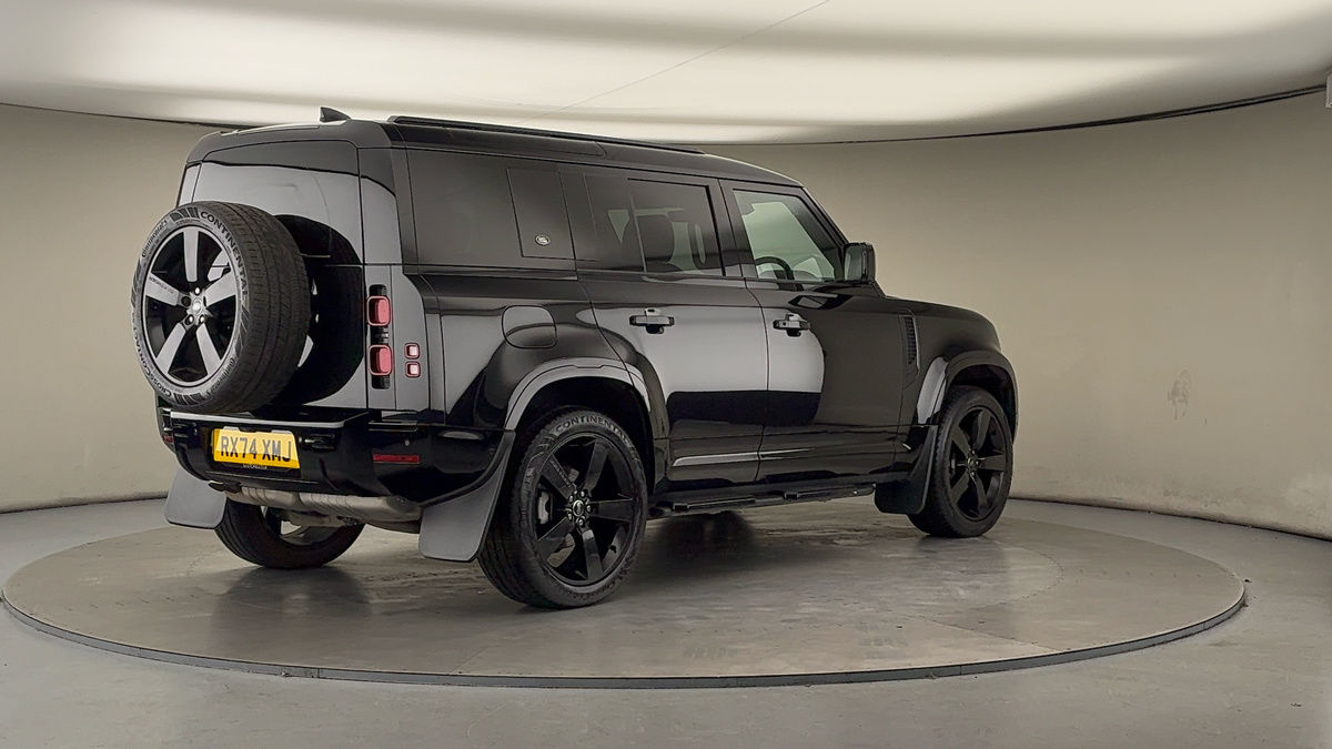 Land Rover Defender 110 Image 21