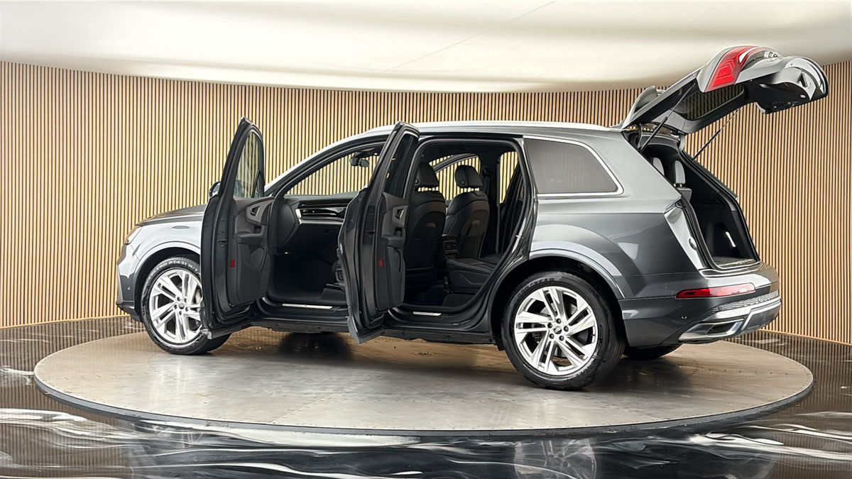More views of Audi Q7