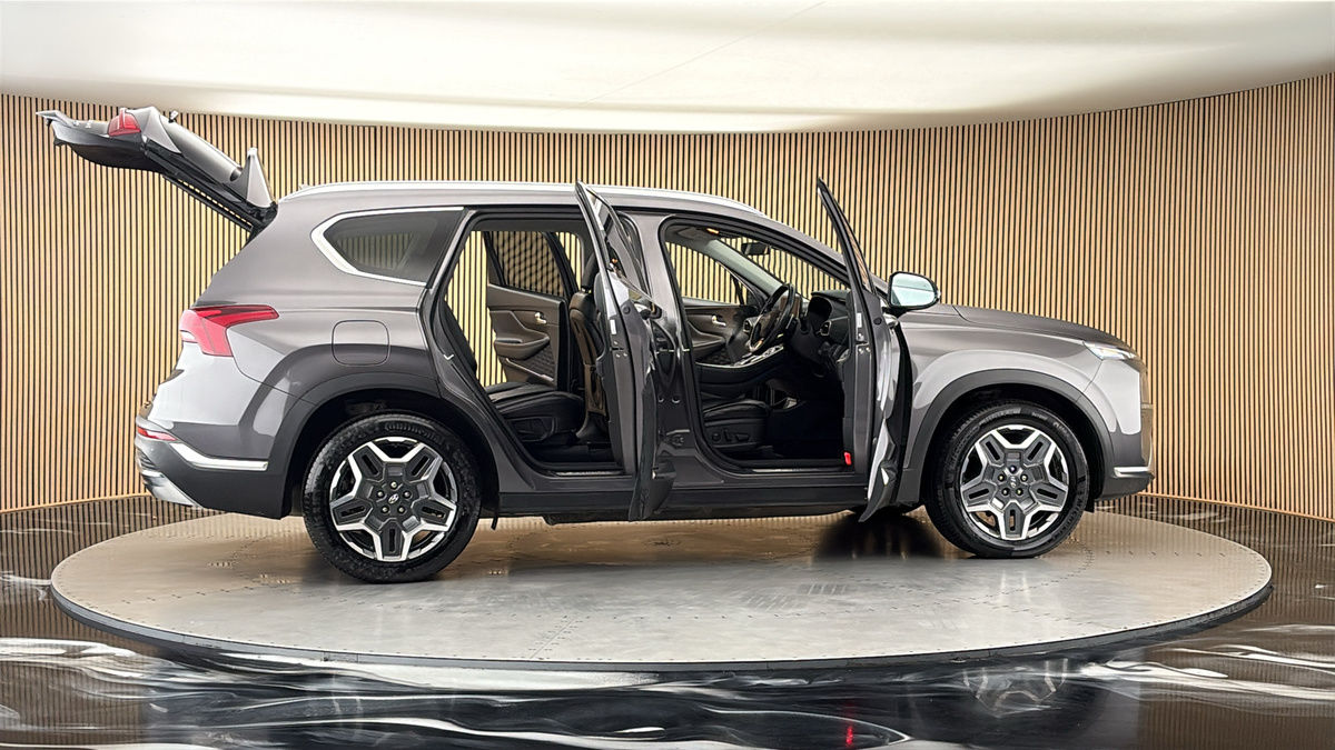 More views of Hyundai Santa Fe