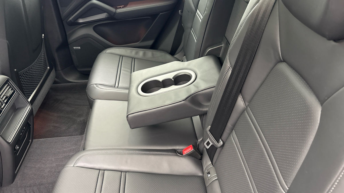 Porsche Cayenne Image 9