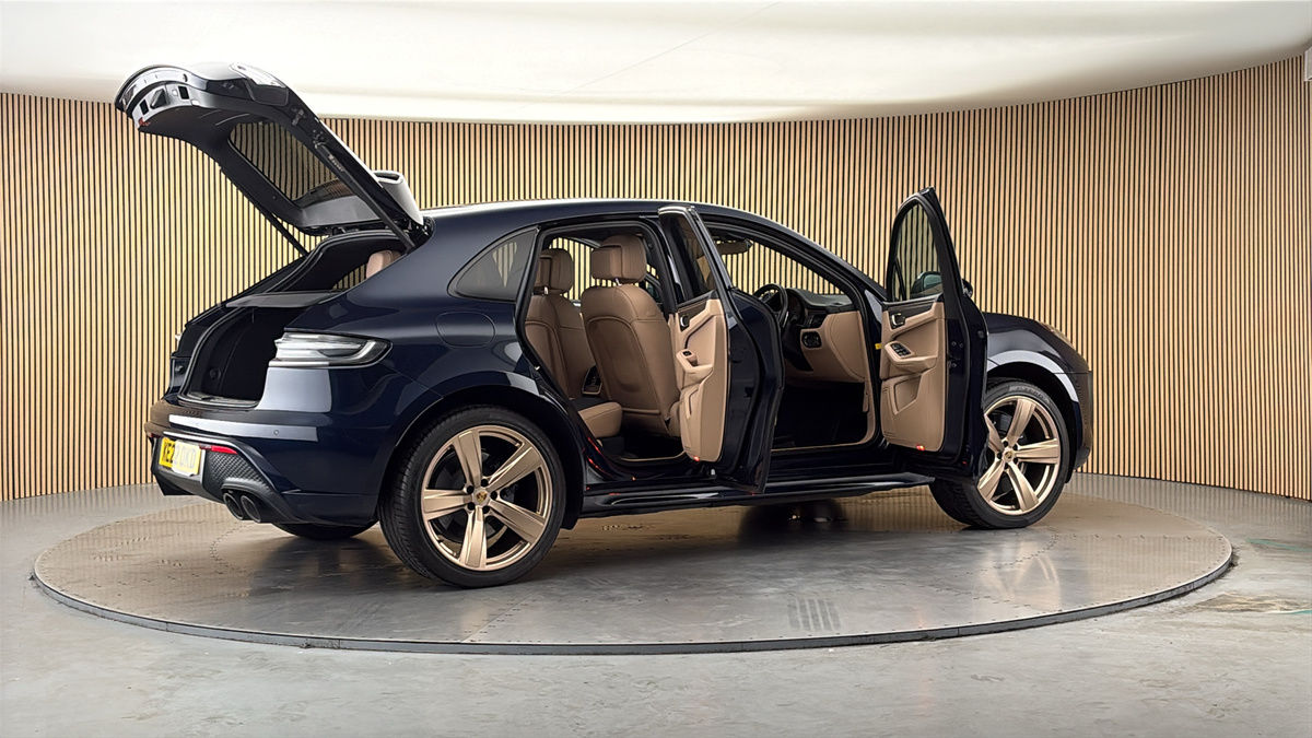 More views of Porsche Macan