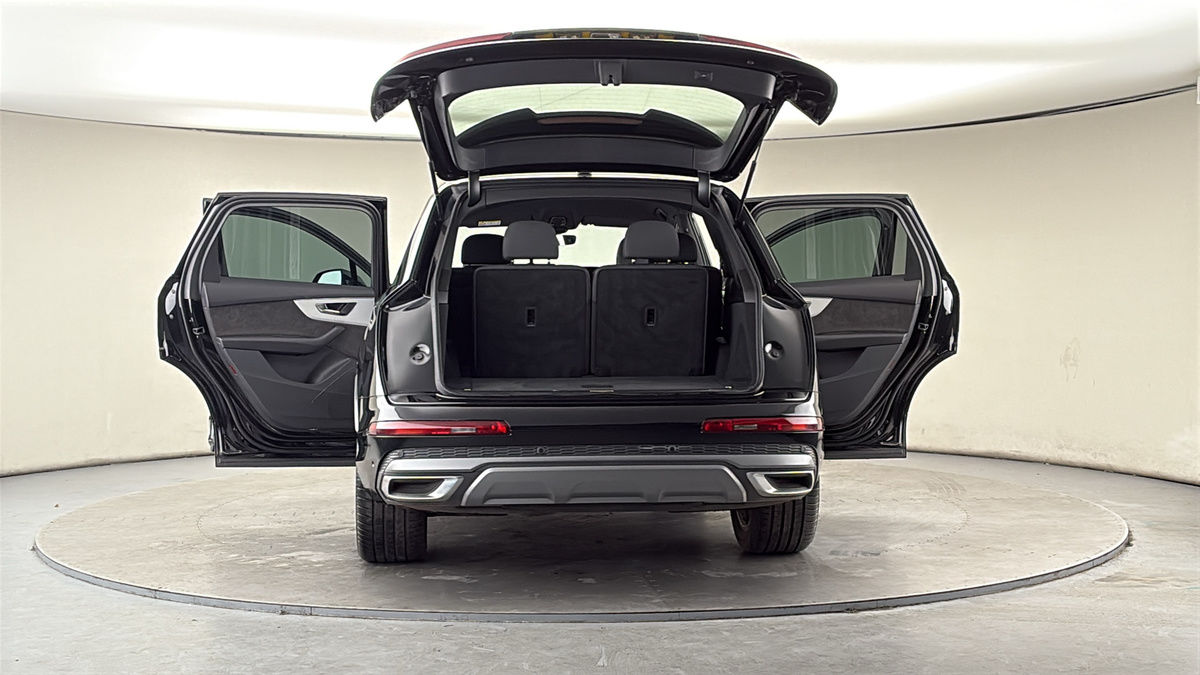 More views of Audi Q7