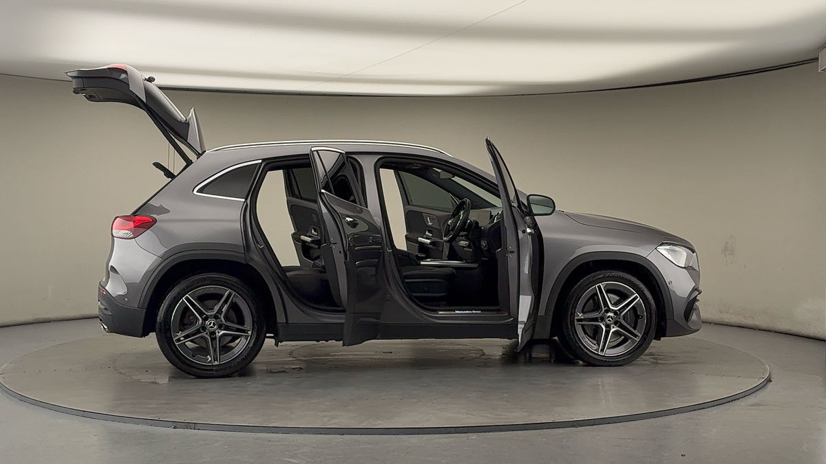 More views of Mercedes-Benz GLA