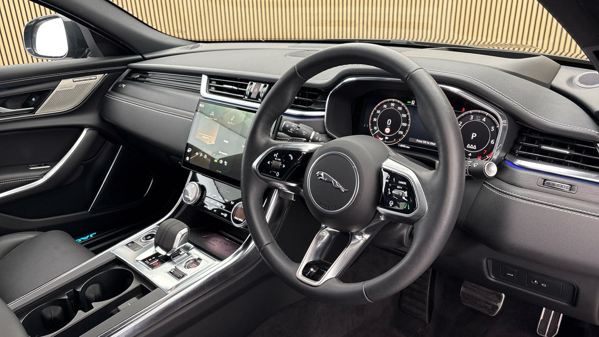 Jaguar XF Image 5