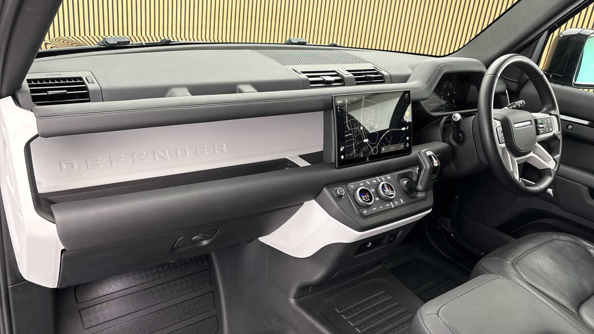 Land Rover Defender 90 Image 12