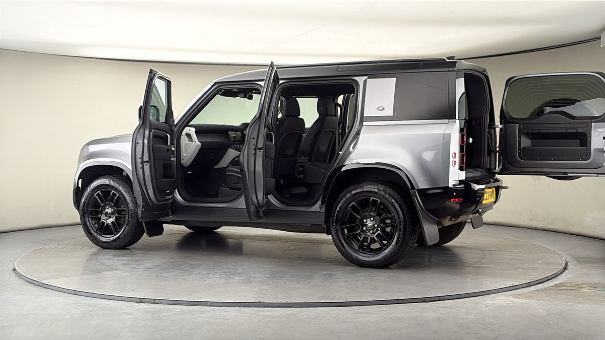 More views of Land Rover Defender 110