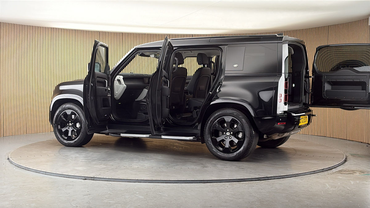 More views of Land Rover Defender 110