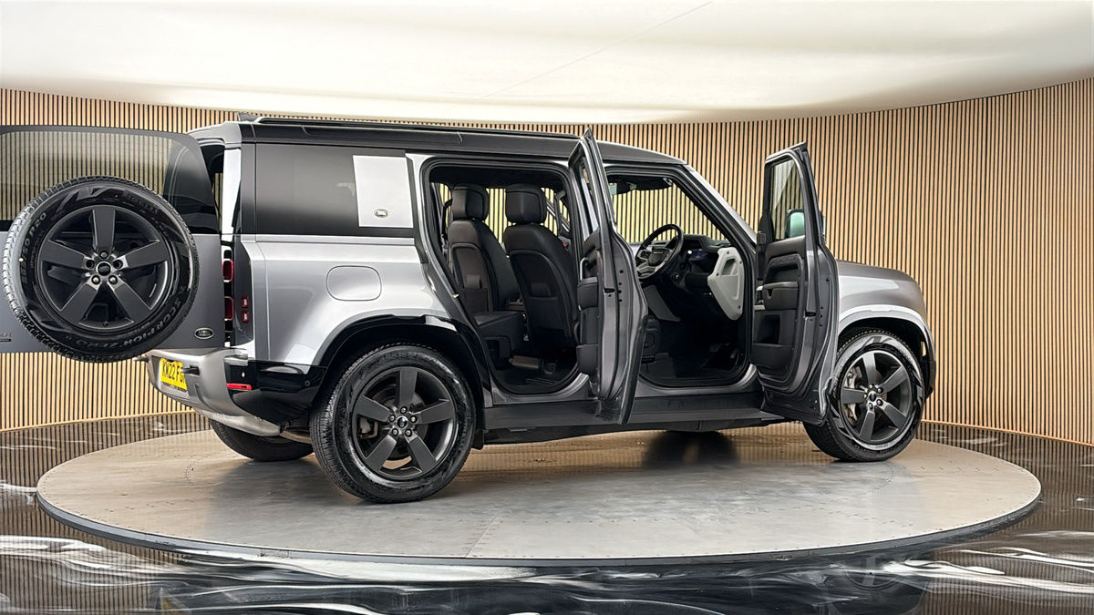 More views of Land Rover Defender 110