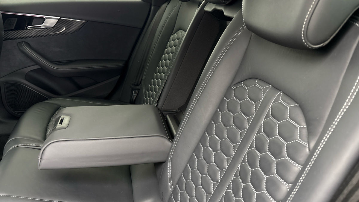 Audi RS4 Avant Image 9