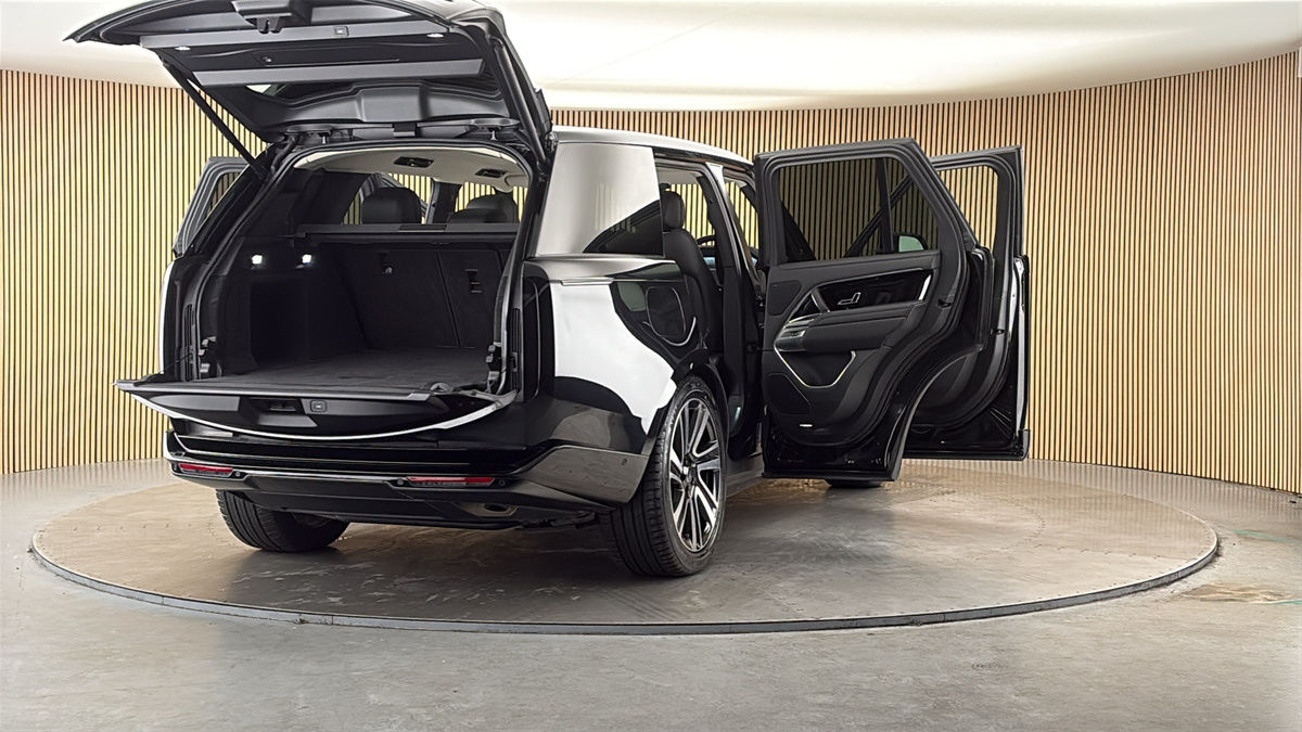 More views of Land Rover Range Rover