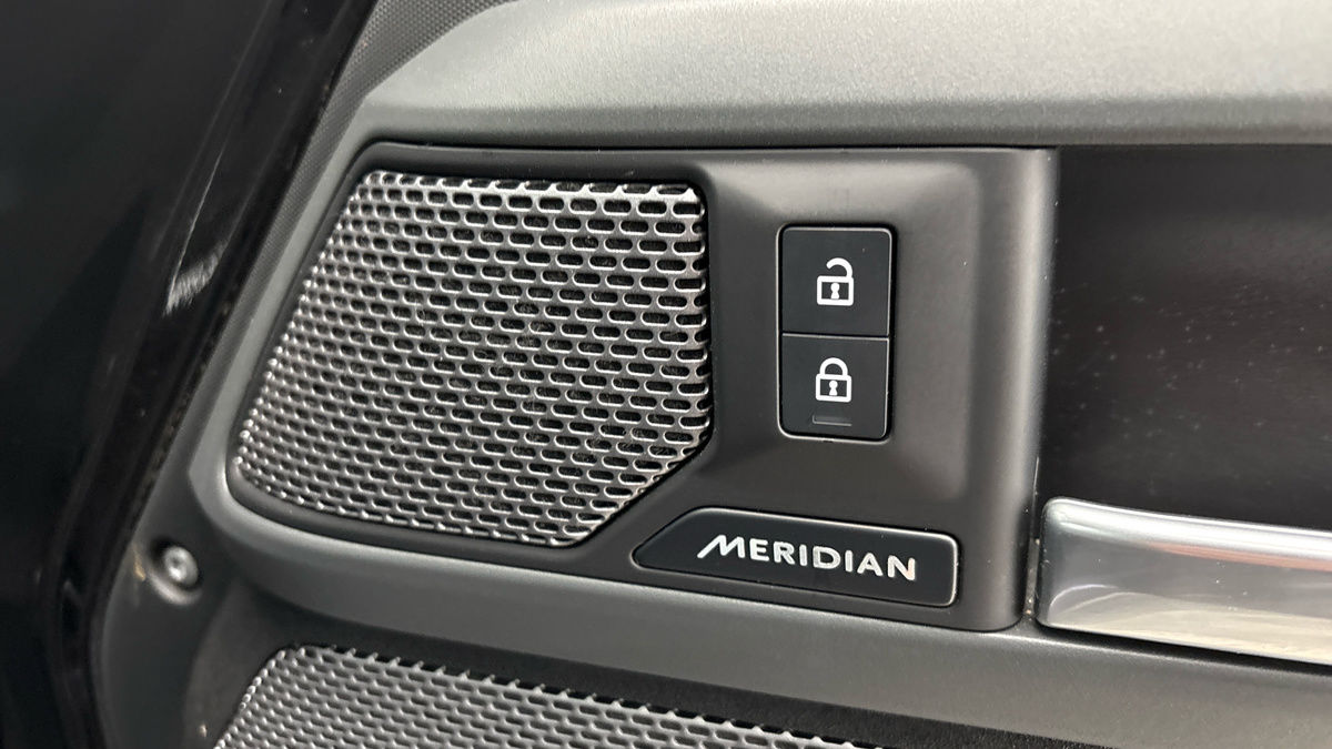 Land Rover Defender 90 Image 25