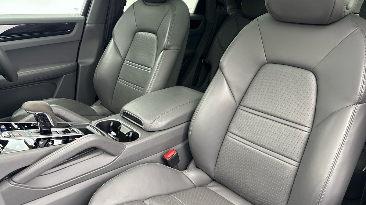 Porsche Cayenne Image 7